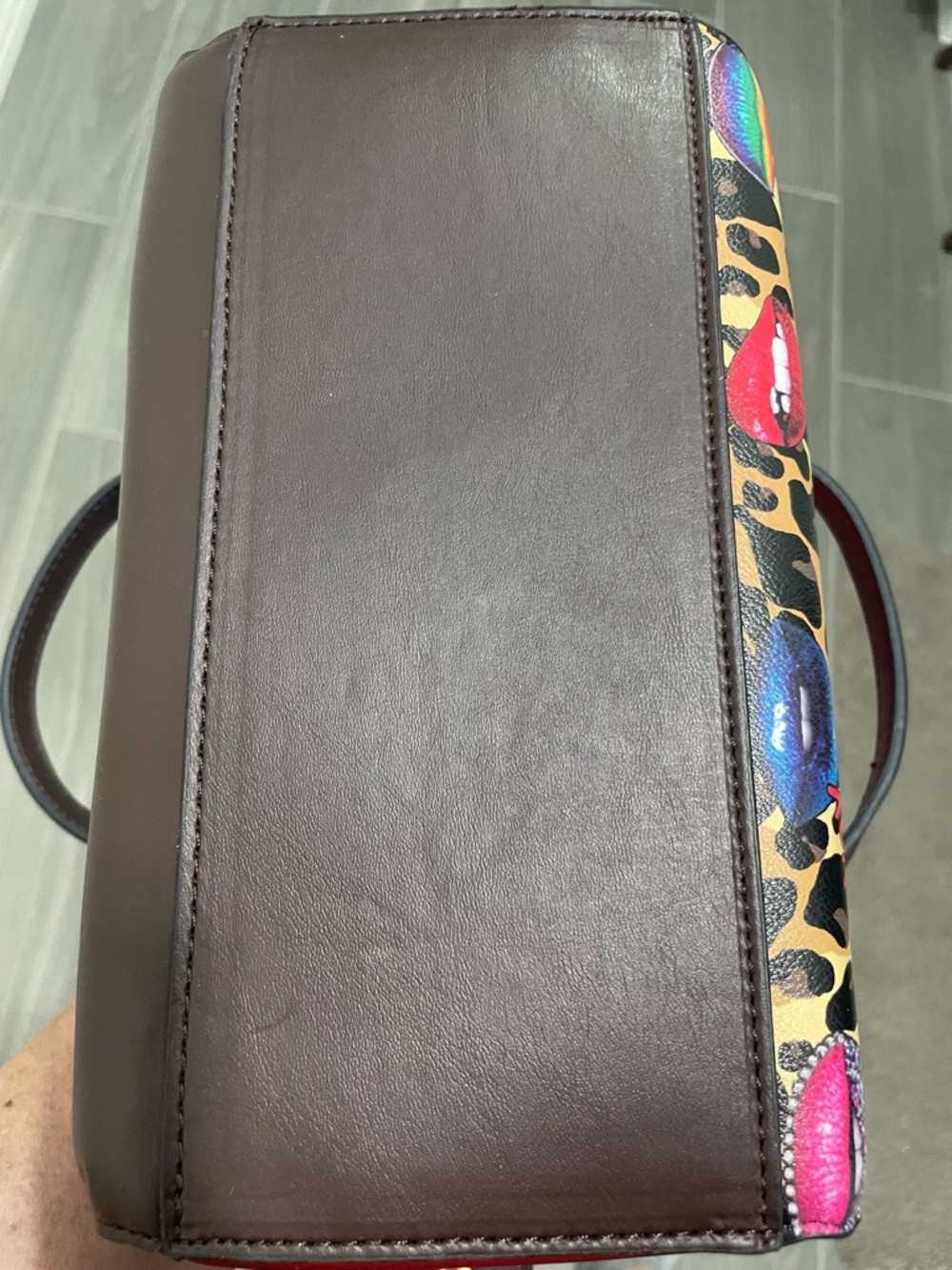 Nicole Lee Leopard Lip Pop-Art Crossbody Bag in Red, Brown, Pink - Picture 5 of 8